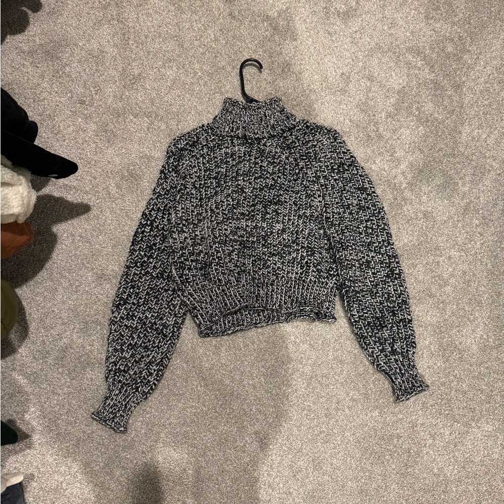 Women's Black and White Sweater